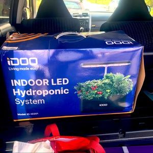 Indoor hydroponic system never used